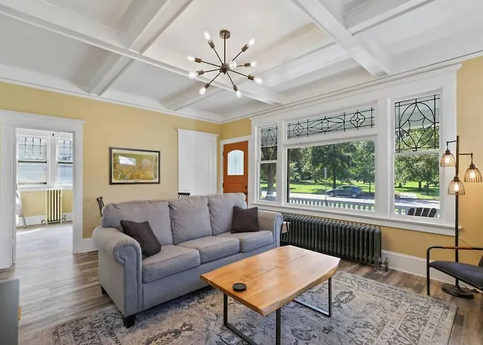 Stunning Craftsman Home In Manito Free Parking