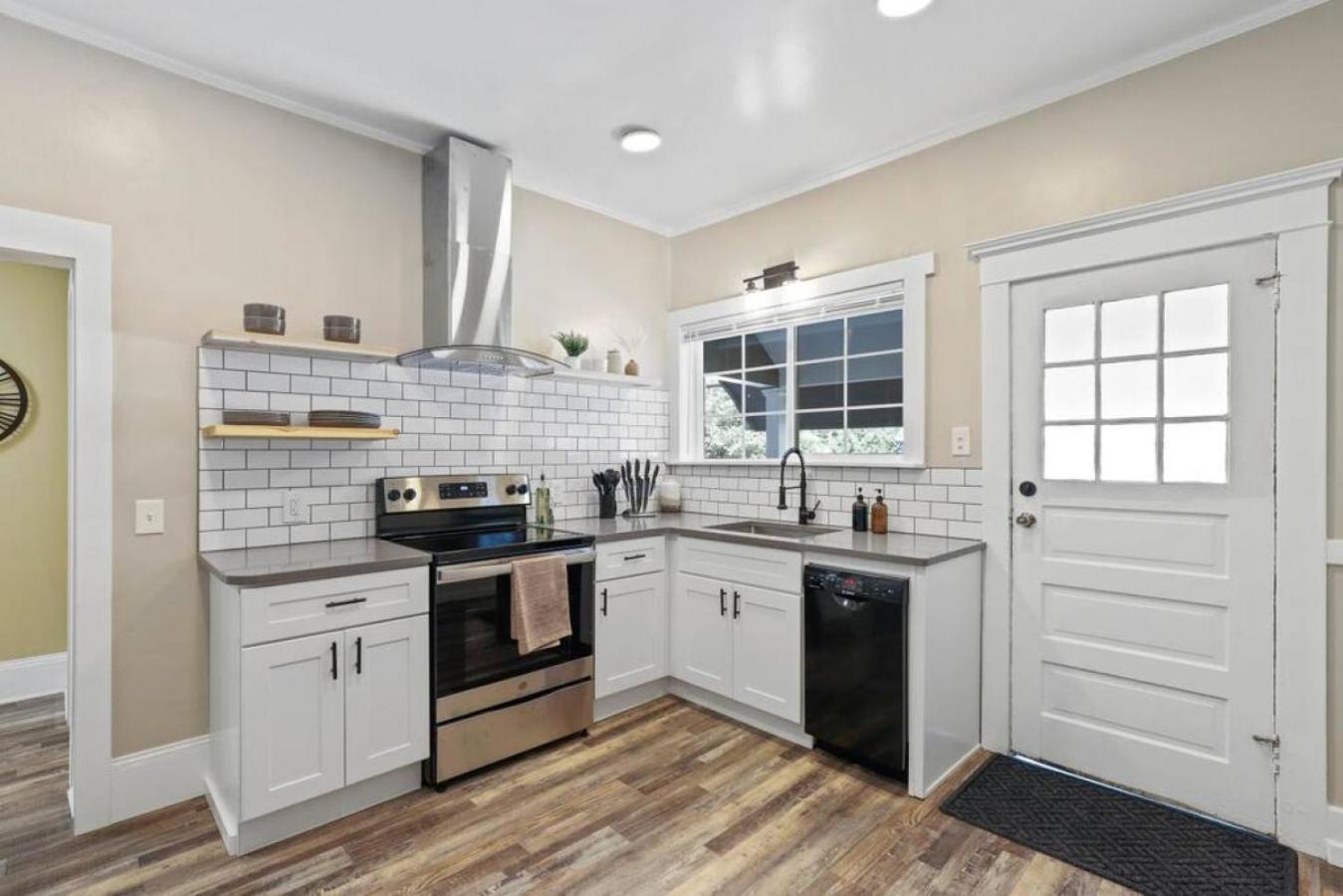 Stunning Craftsman In Manito Free Parking Apartment *