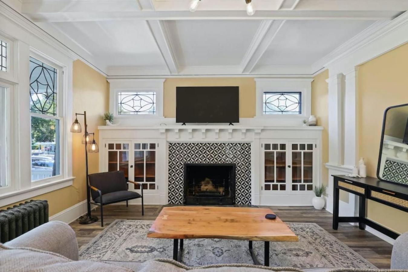 Stunning Craftsman In Manito Free Parking